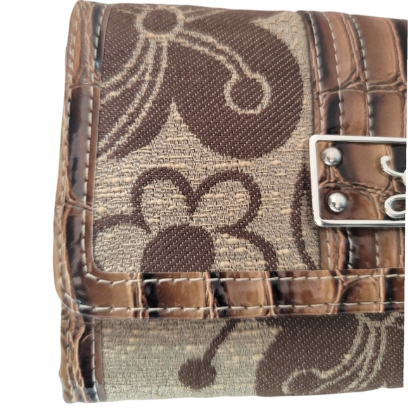 Nwt Guess Daisy large wallet checkbook - Picture 4 of 5